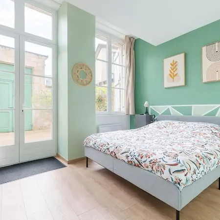 Lumineux Avec Cour Appartement *