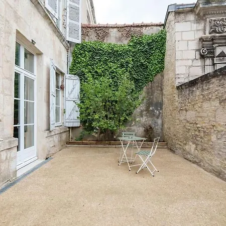 Lumineux Avec Cour *